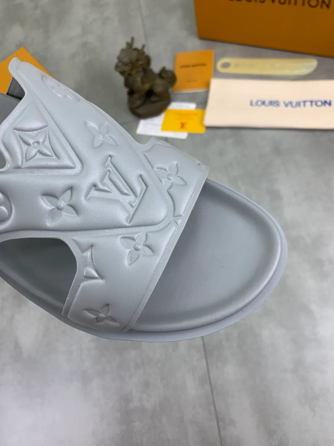 Men's shoes 💰P320💰【New style】🆘 Original quality 【LOUIS VUITTON】The popular Louis Vuitton LV men's slippers on the official website are on sale simultaneously! Original fabric imported from Italy, original factory special supply, code number: 38-44 (45 customized), many colors available